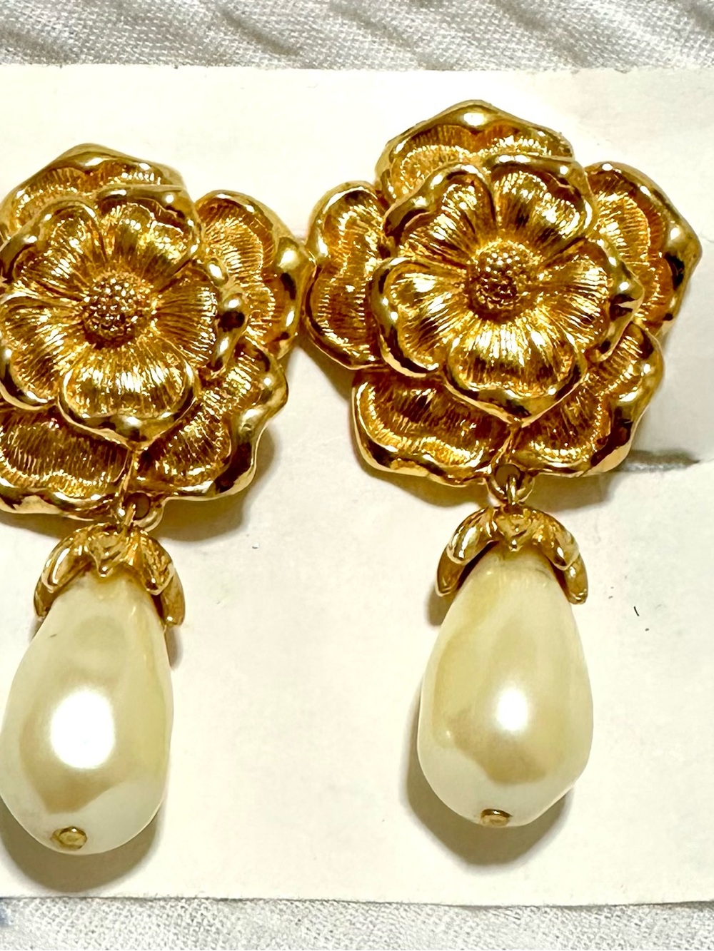Vintage 1994 Avon Summerset Collection Clip on Earrings